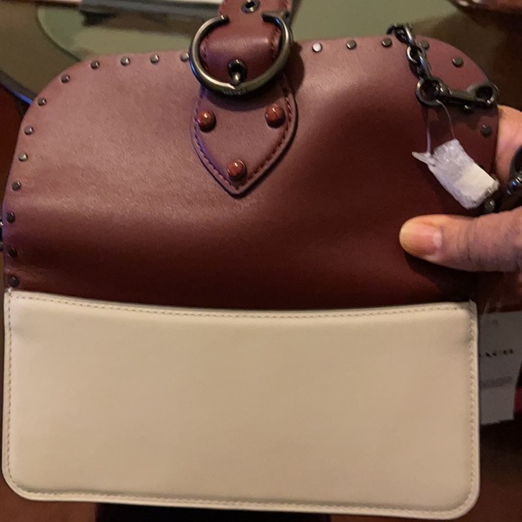Brand new coach crossbody nice Christmas gift. Leather material nicely made. - Picture 6 of 13